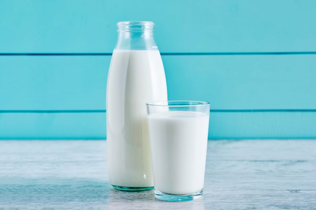 Bổ sung protein cho cơ thể bằng cách uống 1 cốc sữa tươi mỗi ngày