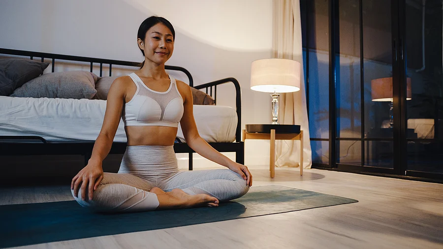 Tập yoga vào buổi tối vừa giúp bạn ngủ ngon hơn, vừa giúp giảm cân hiệu quả