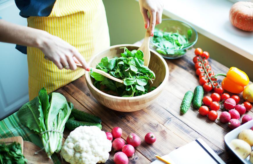 Những lưu ý khi chọn nguyên liệu làm salad giảm cân 