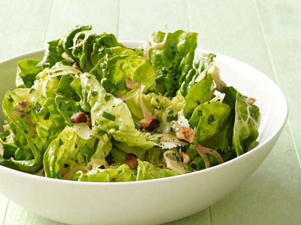 Rau xà lách là lựa chọn hoàn hảo để làm món salad giảm cân
